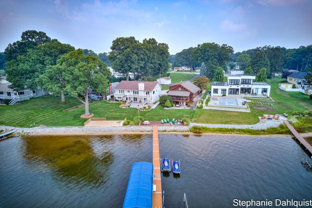 1601 Westwind Court, Laketon Twp, MI 49445