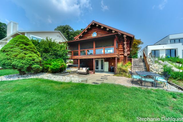 1601 Westwind Court, Laketon Twp, MI 49445