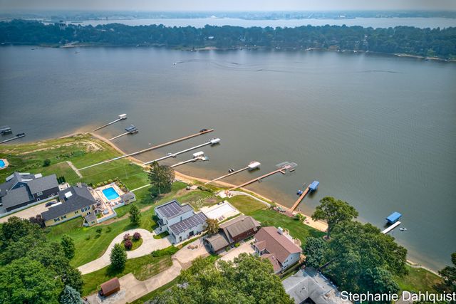 1601 Westwind Court, Laketon Twp, MI 49445