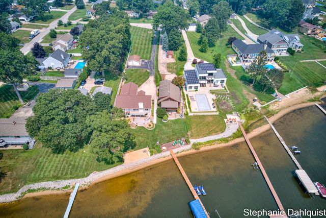 1601 Westwind Court, Laketon Twp, MI 49445