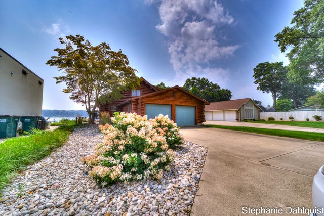 1601 Westwind Court, Laketon Twp, MI 49445