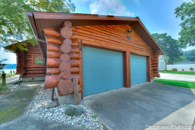 1601 Westwind Court, Laketon Twp, MI 49445