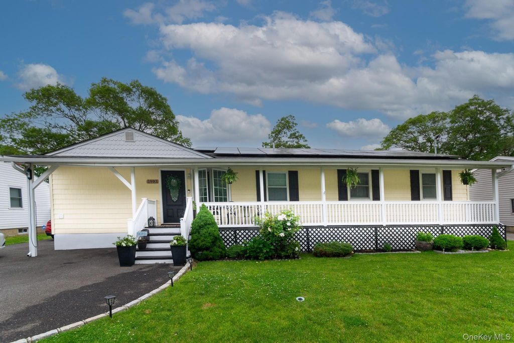 1993 Lincoln Avenue, Holbrook, NY 11741 — exterior