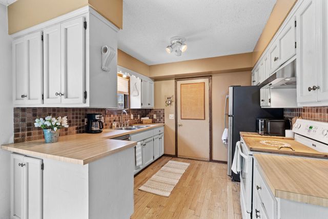 7731 Polaris Lane N, Maple Grove, MN 55311