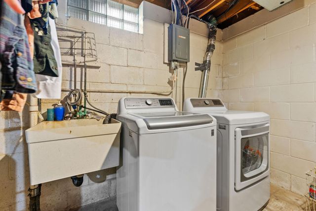 7731 Polaris Lane N, Maple Grove, MN 55311