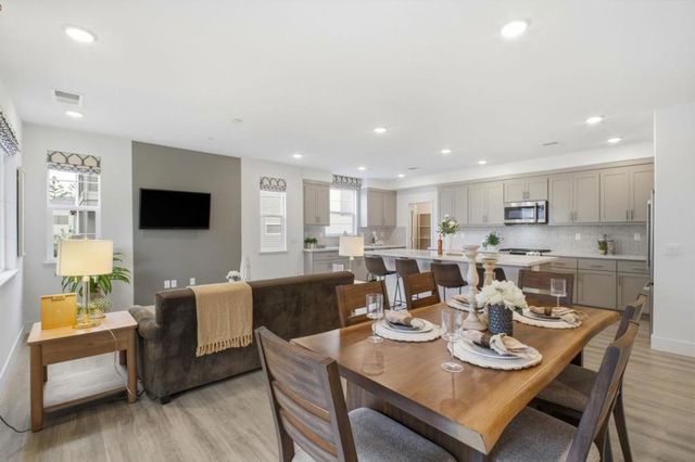385 Line Street, Hayward, CA 94544