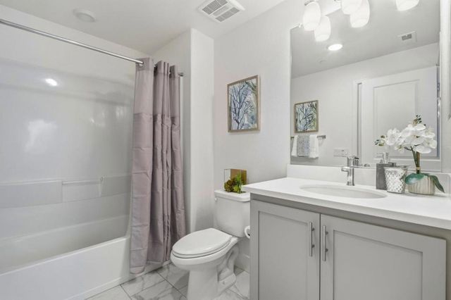 385 Line Street, Hayward, CA 94544