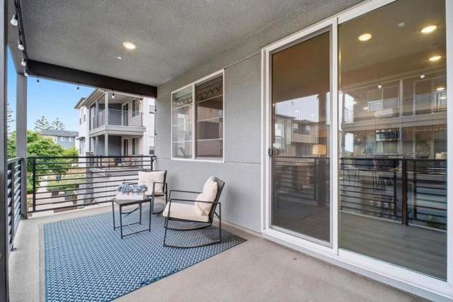 385 Line Street, Hayward, CA 94544