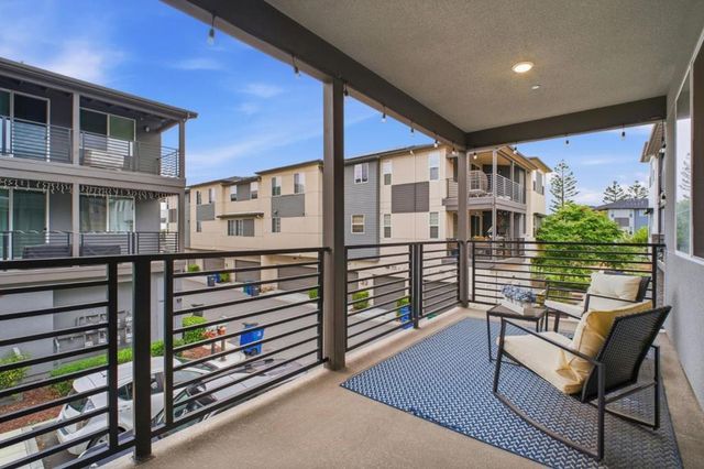385 Line Street, Hayward, CA 94544