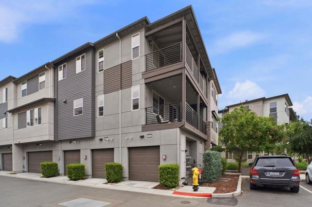 385 Line Street, Hayward, CA 94544