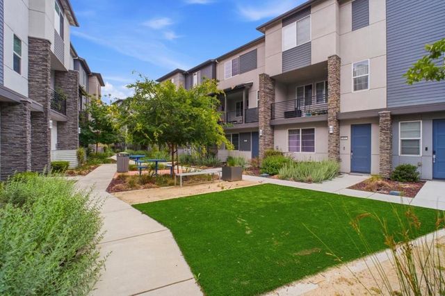 385 Line Street, Hayward, CA 94544