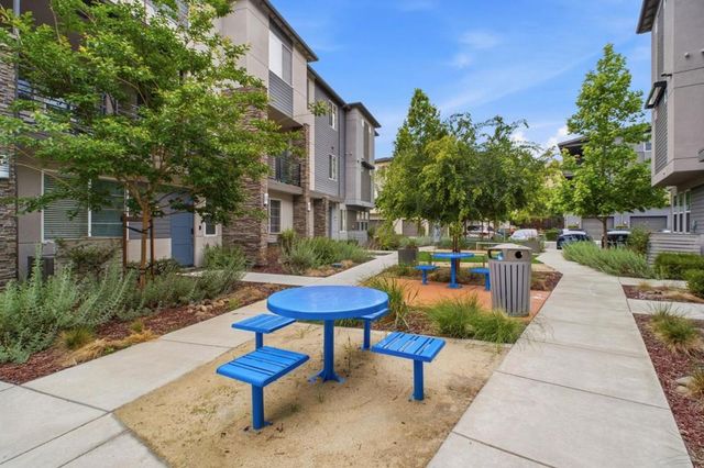 385 Line Street, Hayward, CA 94544
