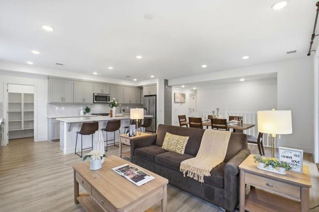 385 Line Street, Hayward, CA 94544
