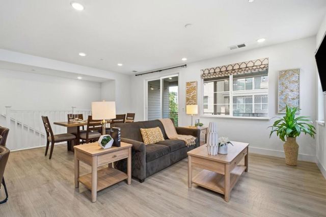385 Line Street, Hayward, CA 94544