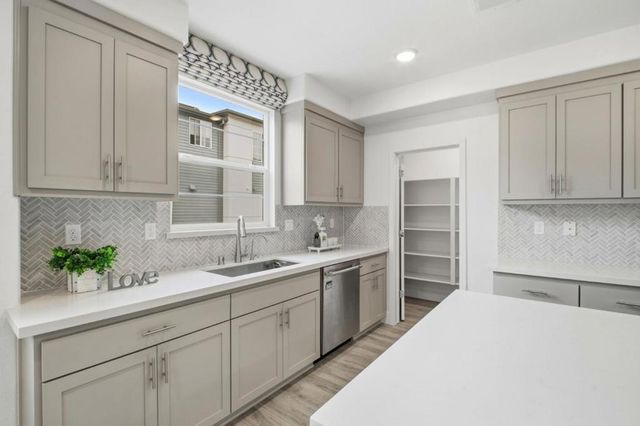 385 Line Street, Hayward, CA 94544
