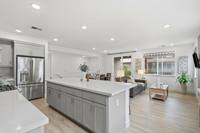 385 Line Street, Hayward, CA 94544