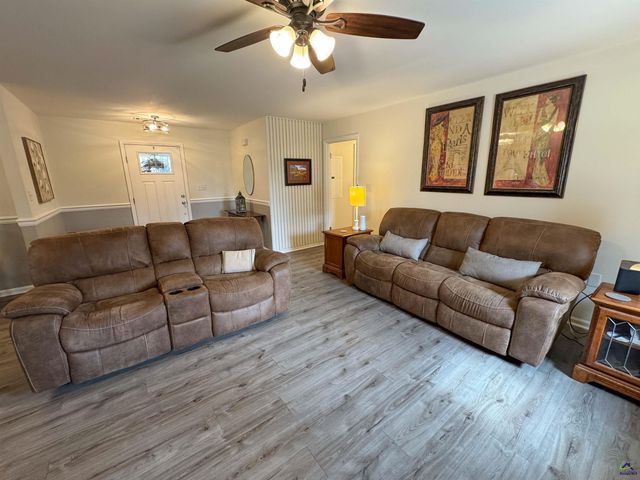 210 Oak Ridge Dr, Byron, GA 31008