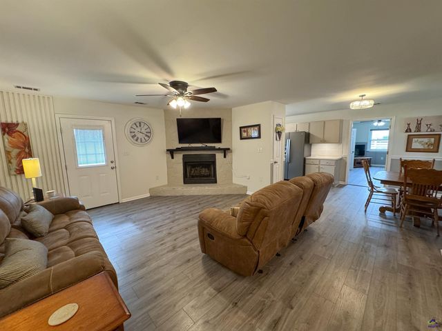 210 Oak Ridge Dr, Byron, GA 31008