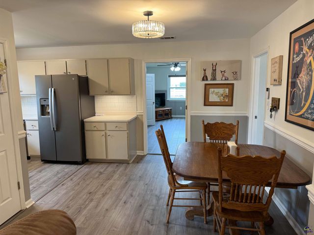 210 Oak Ridge Dr, Byron, GA 31008