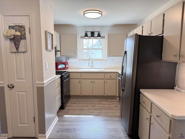 210 Oak Ridge Dr, Byron, GA 31008