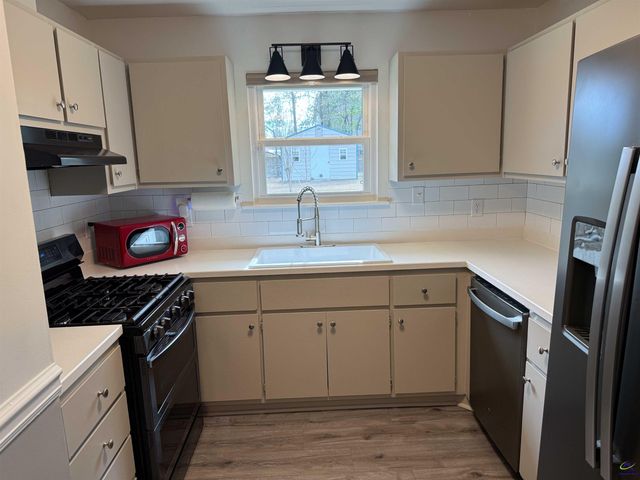 210 Oak Ridge Dr, Byron, GA 31008