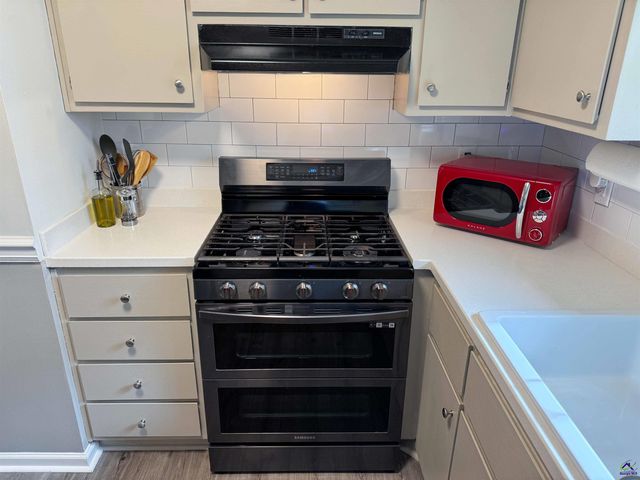 210 Oak Ridge Dr, Byron, GA 31008