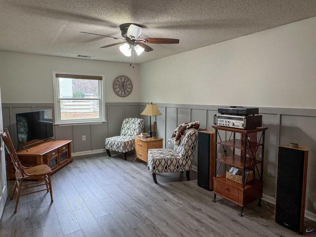 210 Oak Ridge Dr, Byron, GA 31008