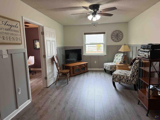 210 Oak Ridge Dr, Byron, GA 31008