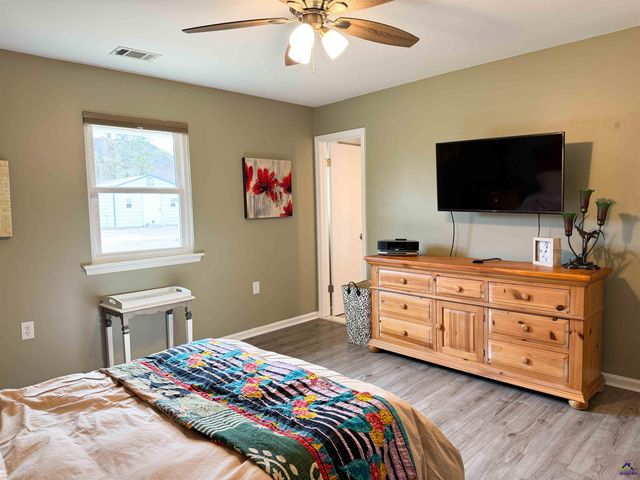 210 Oak Ridge Dr, Byron, GA 31008