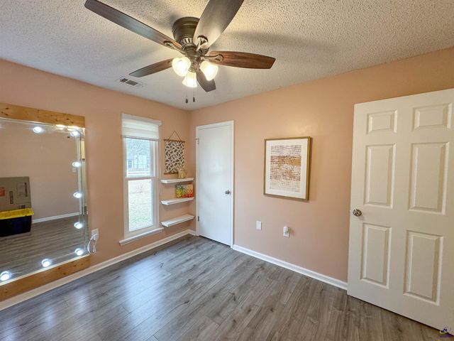 210 Oak Ridge Dr, Byron, GA 31008