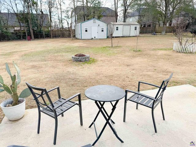 210 Oak Ridge Dr, Byron, GA 31008