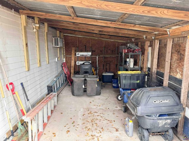 210 Oak Ridge Dr, Byron, GA 31008