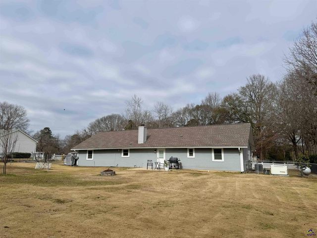 210 Oak Ridge Dr, Byron, GA 31008