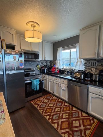 32 Denwil Ct, Sacramento, CA 95824