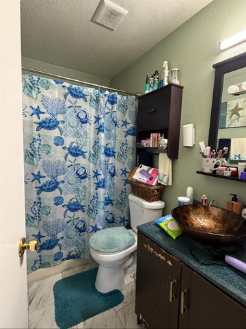 32 Denwil Ct, Sacramento, CA 95824