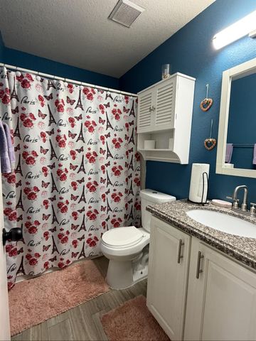 32 Denwil Ct, Sacramento, CA 95824