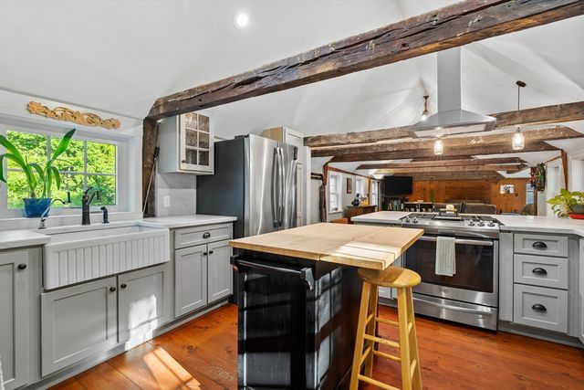 45 Taylor St, Pembroke, MA 02359