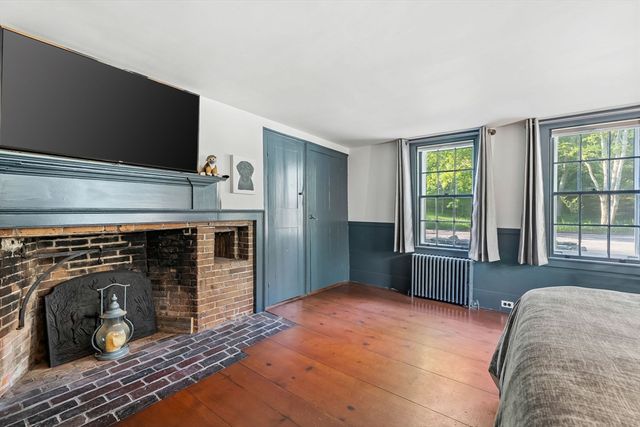 45 Taylor St, Pembroke, MA 02359