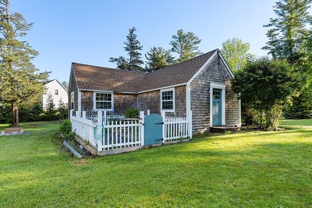 45 Taylor St, Pembroke, MA 02359
