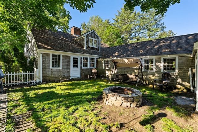45 Taylor St, Pembroke, MA 02359