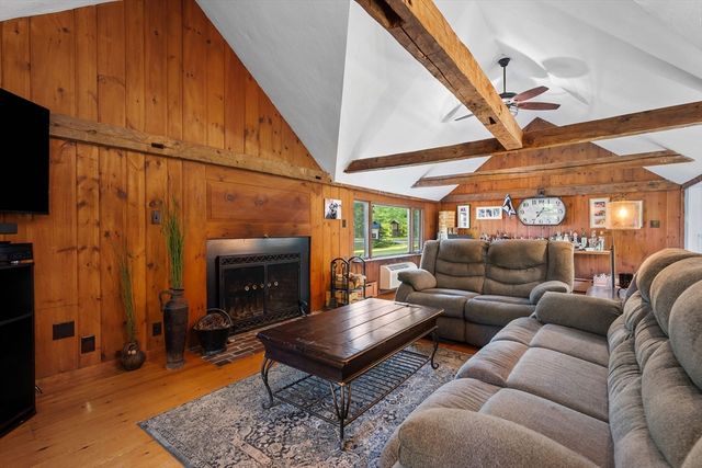 45 Taylor St, Pembroke, MA 02359
