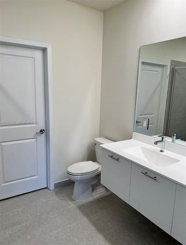 10270 NW 66 ST 105, Doral, FL 33178