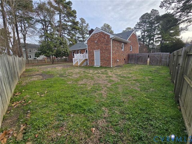 8512 Chester Forest Ln, Chesterfield, VA 23237