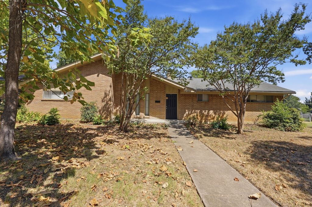 417 Lakeside Drive, Irving, TX 75062