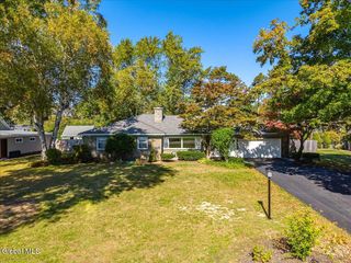 10 Willo Lane, Colonie, NY 12211