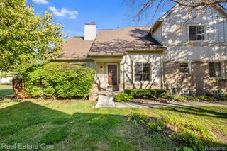 2588 Maple Forest Court, Wixom, MI 48393