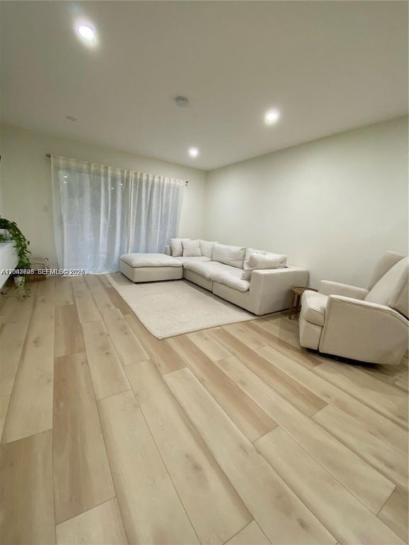 1200 Tallwood Avenue 302, Hollywood, FL 33021