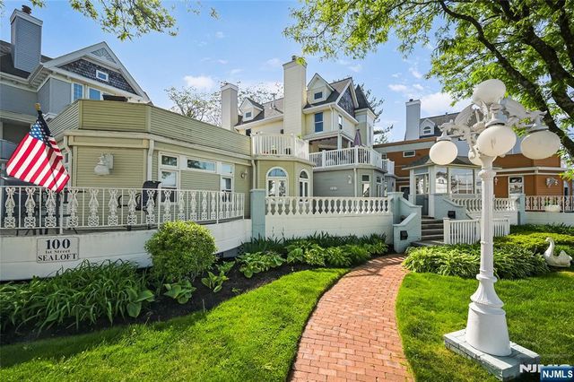 100 1st Street, Keyport, NJ 07735