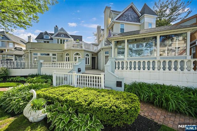 100 1st Street, Keyport, NJ 07735