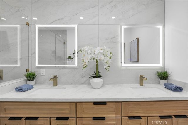 40 Claremont, Long Beach, CA 90803